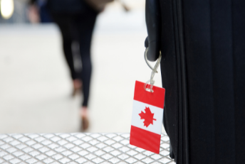 Le Canada commence à accueillir les voyageurs étrangers entièrement vaccinés
