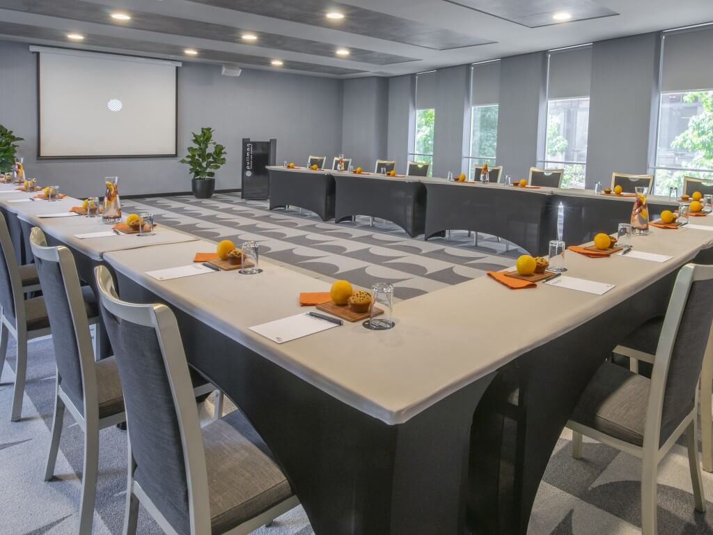 Business meeting between Canadian institutions and education agents